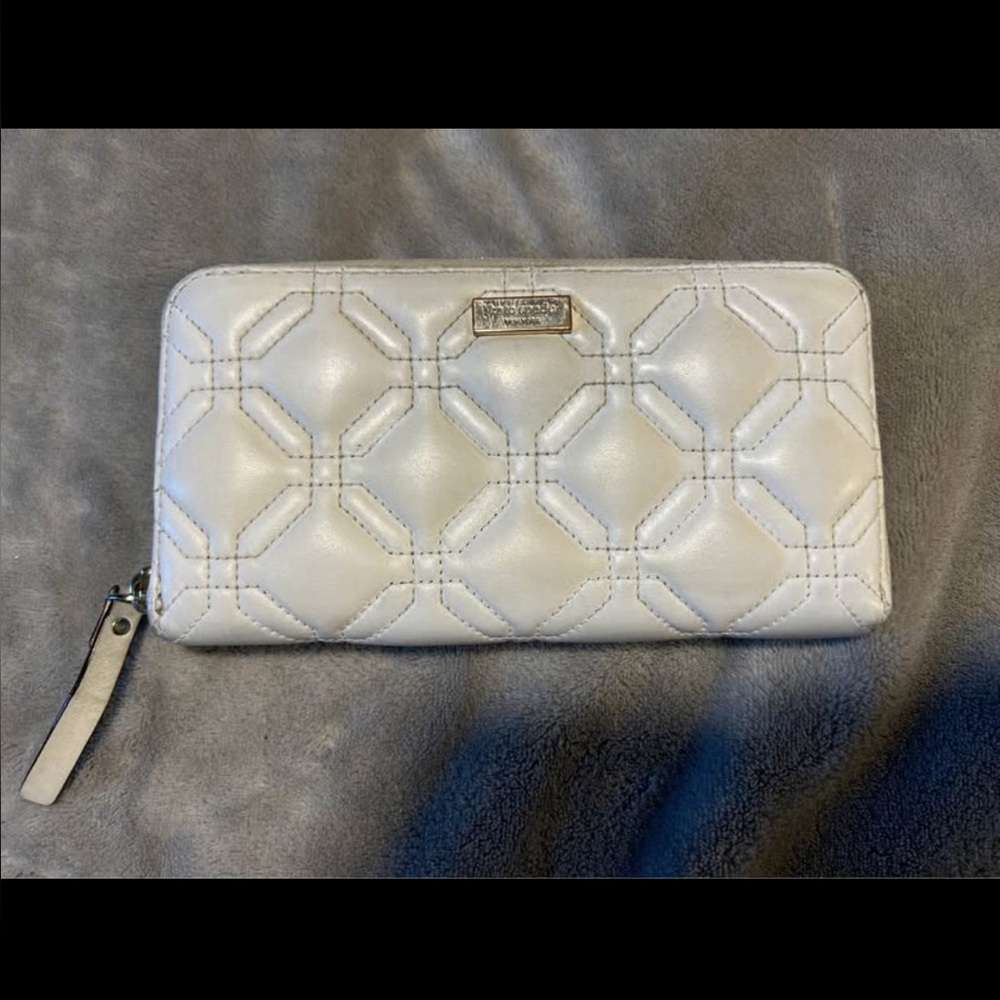 (FWP above $20) Kate Spade White Leather Quilted Wallet